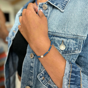 blue beaded bracelet with pearl - stretchy